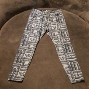 Nike Leg-a-See Leggings. Rostarr design. Carbon/Black. 805537-091. Large. EUC.